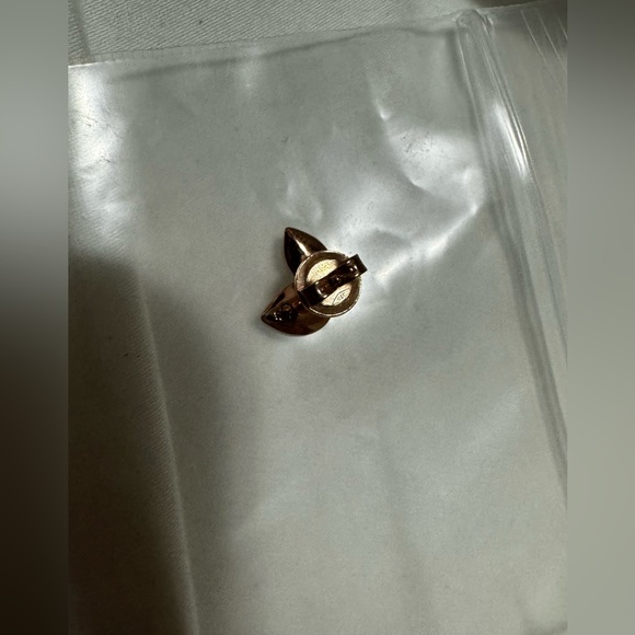 Dodo Leaf Earring - Picture 3 of 3